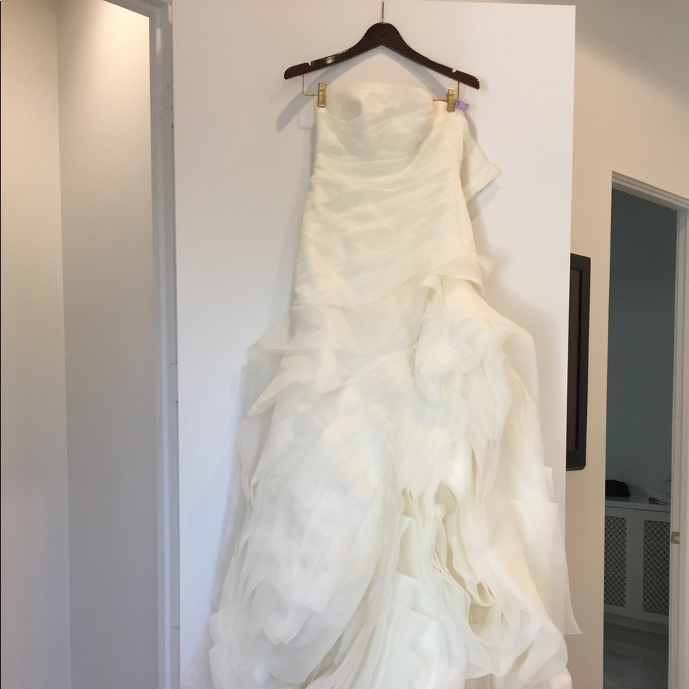 Vera Wang-VW 351101 1 US size 2 trumpet, ivory